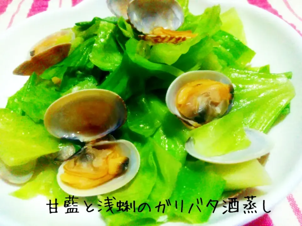 Snapdishの料理写真:切ったら蒸すだけ♬キャベツとあさりのガリバタ酒蒸し|あんみっちゃんさん