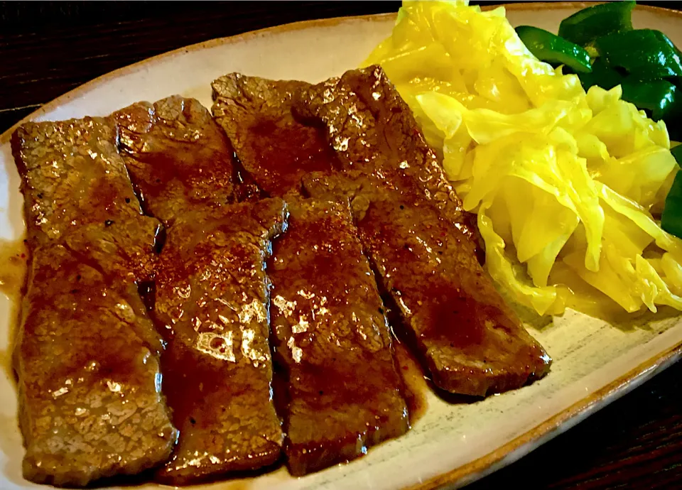 焼肉                                                  (カレー風味キャベツ&ピーマン添え)|mottomoさん