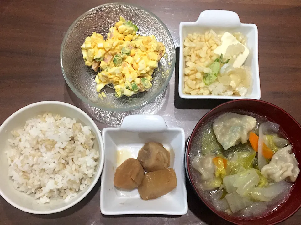 Snapdishの料理写真:煮物 水餃子と白菜のスープ  豆腐のおろし煮 卵サラダ|おさむん17さん