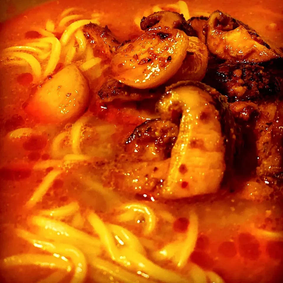 Snapdishの料理写真:Guess whose Coming too Dinner 🥘. ?  Freshly Made Mushroom Miso Hot & Spicy Soup Stock with Ramen Noodles Topped with Pan Fried Flat top mushrooms cooked in Gar|Emanuel Hayashiさん