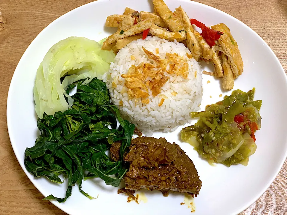 Nasi rendang|yeni kartikasariさん