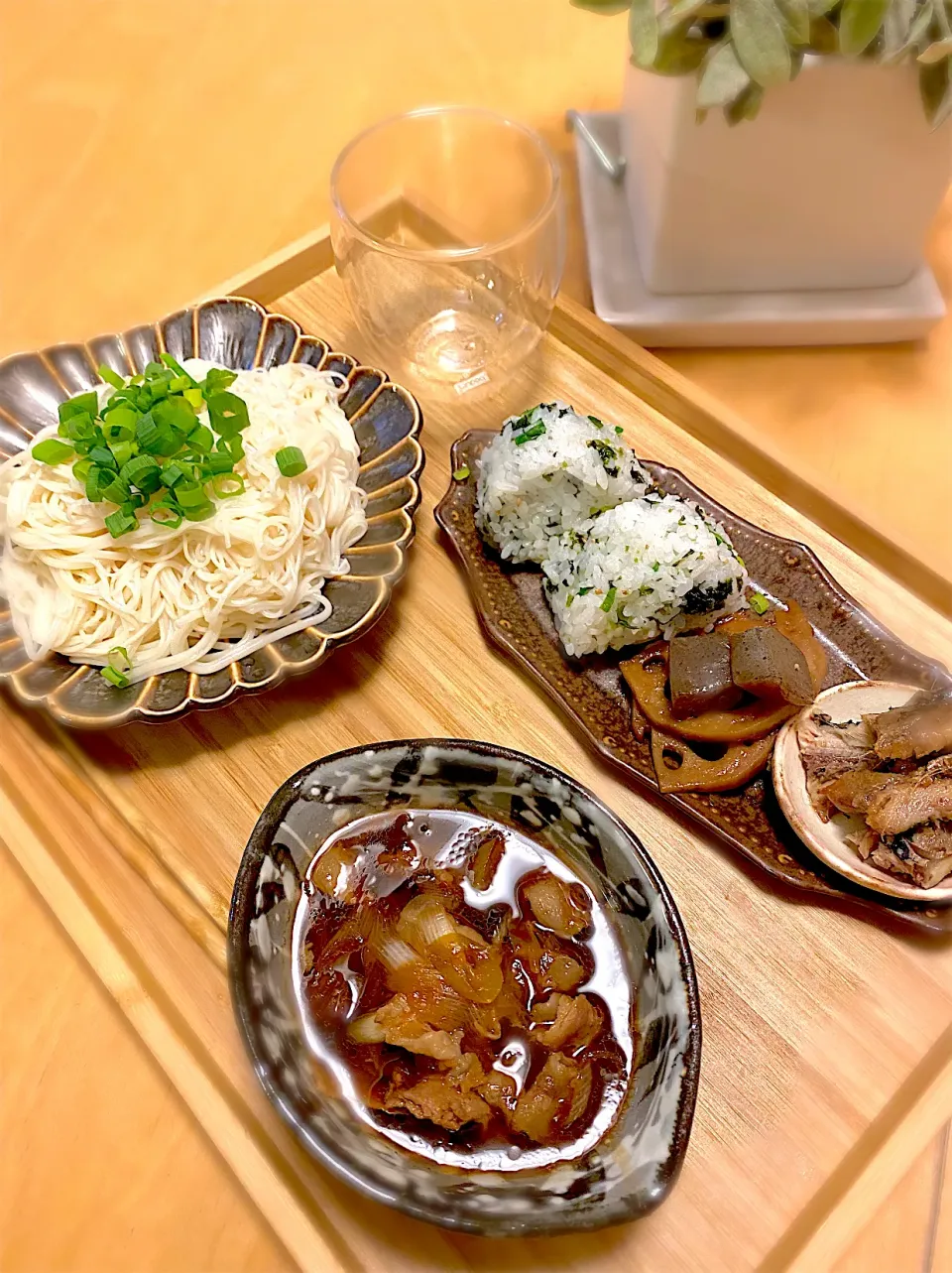 豚とネギの素麺つけ麺　ネギとごま油の塩むすび　昨日のあまりもの|エトフさん