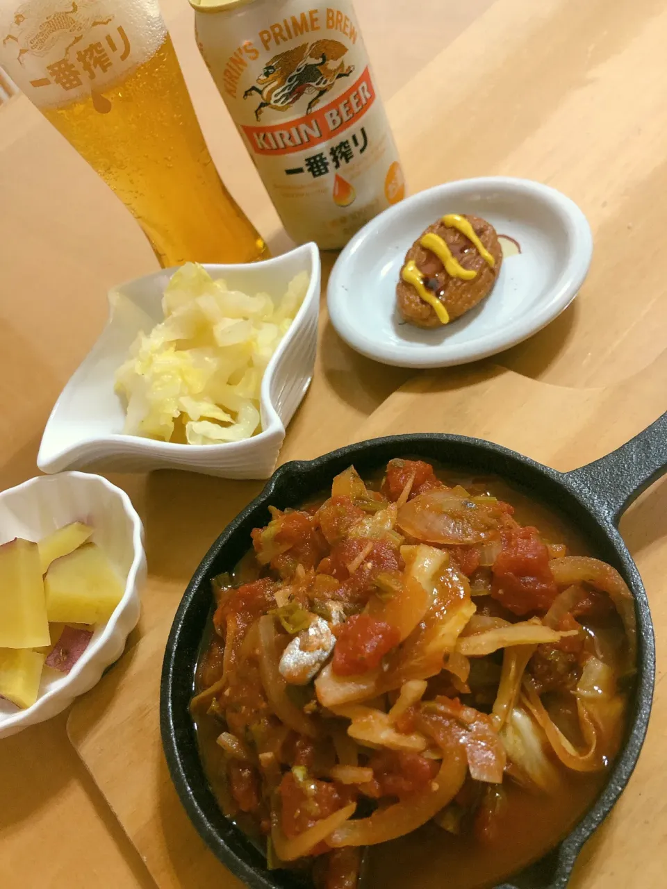 Snapdishの料理写真:とっても忙しかった今週末はサバ缶を使ったトマト煮簡単メニューで乾杯🍻今週もお疲れ様でした！|sana.ayaさん