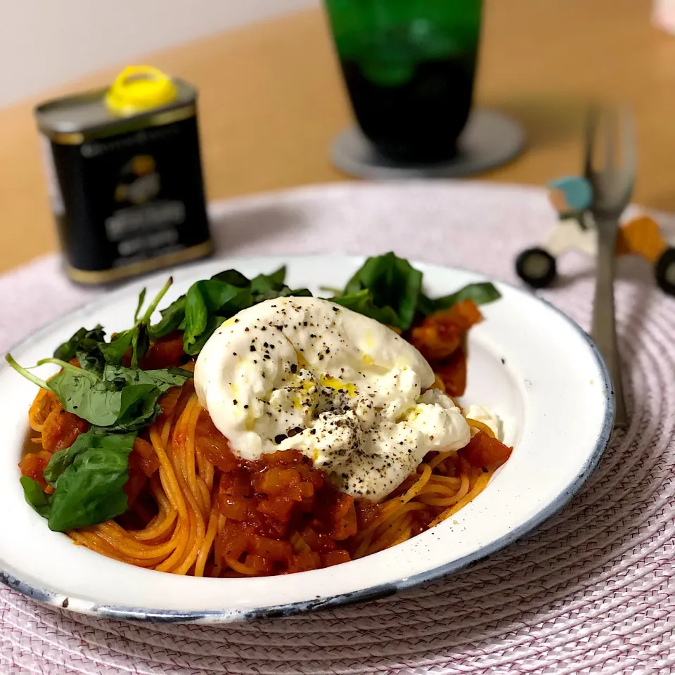 Snapdishの料理写真:Tomato Pasta with Burrata Cheese, Truffe Oil／トマトパスタ,ブッラータチーズ トリュフオイルの香り|angiee♡さん