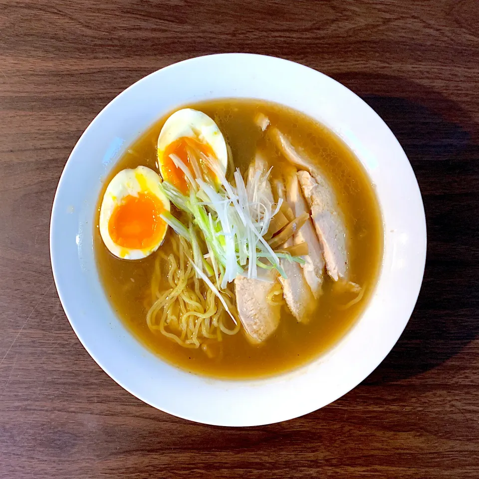 Snapdishの料理写真:醤油ラーメンとりチャーシュー|dashi menjiroさん