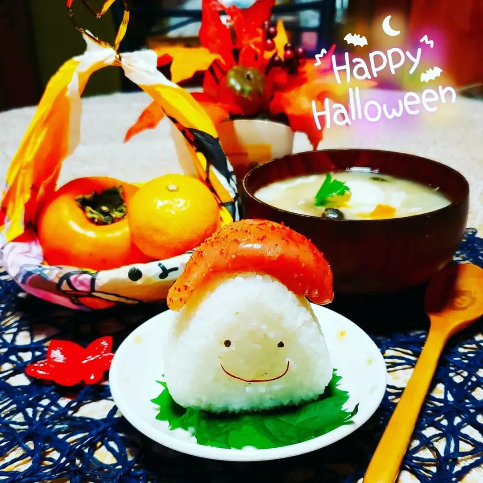 Snapdishの料理写真:ハッピーハロウィーン🎃👻
明太子おにぎり🍙|yukaringoさん