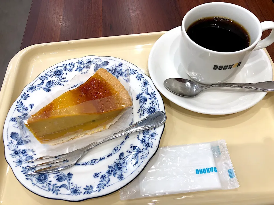 北海道産かぼちゃのタルト & ブレンドコーヒー|T. Wonderさん