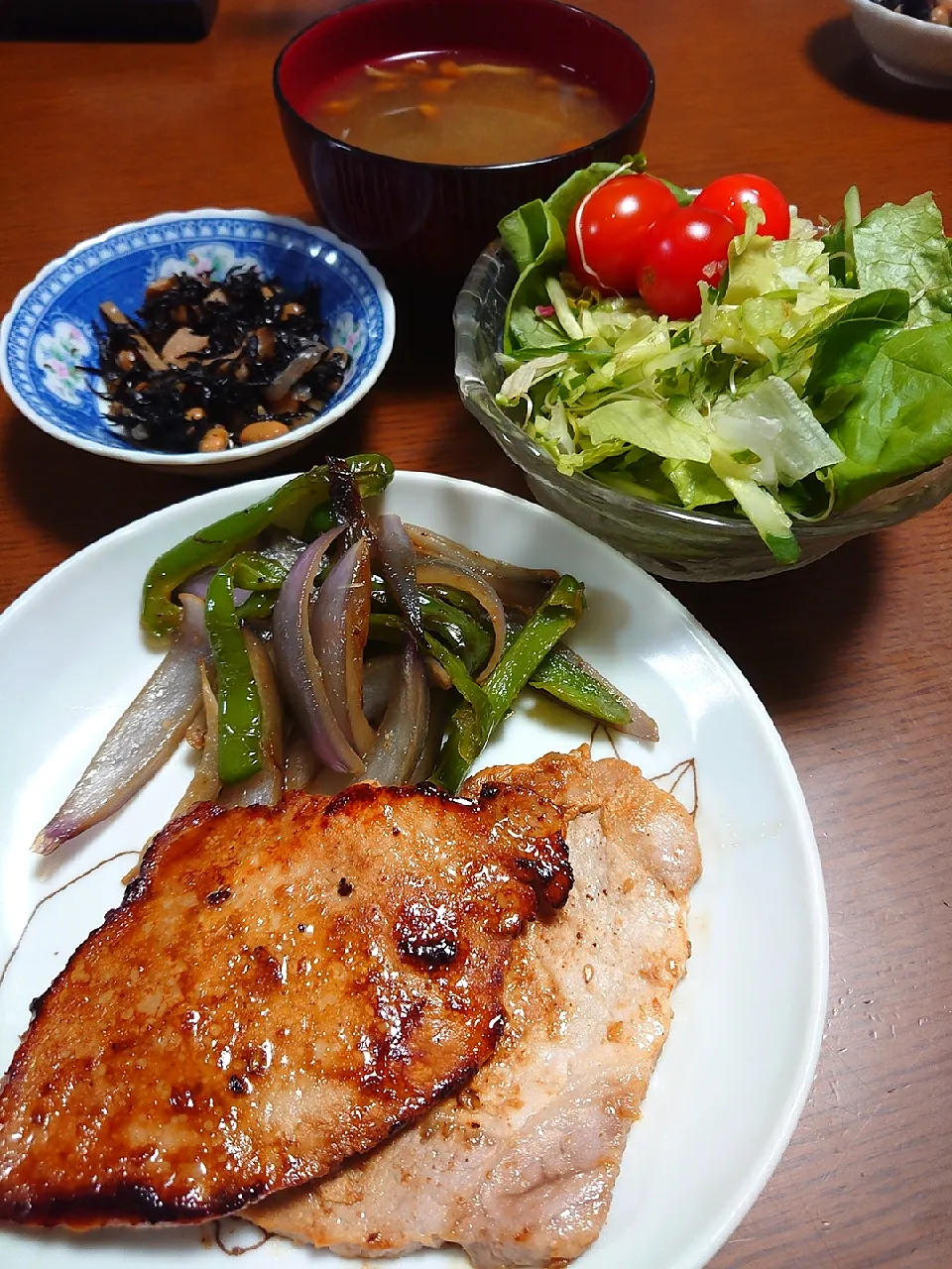 Snapdishの料理写真:豚肉の味噌漬け焼き
ひじき
サラダ|ぱやさん