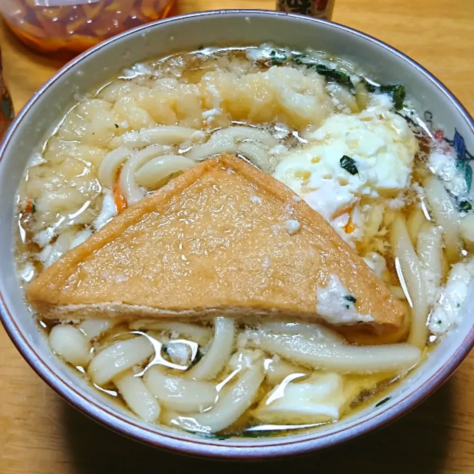 冷凍鍋焼うどんに卵入れました|しまだ ちえこさん