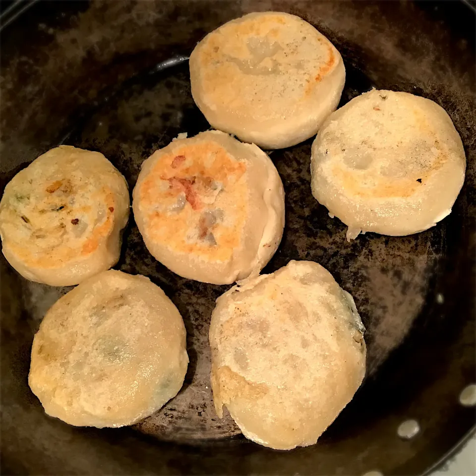 おやき　皮：おから入り　　　　具：野菜の味噌炒め　　　　　　　ずっと作ってみたかった♩🍳|🌿𝚌𝚑𝚎𝚛𝚗𝚘🥄さん