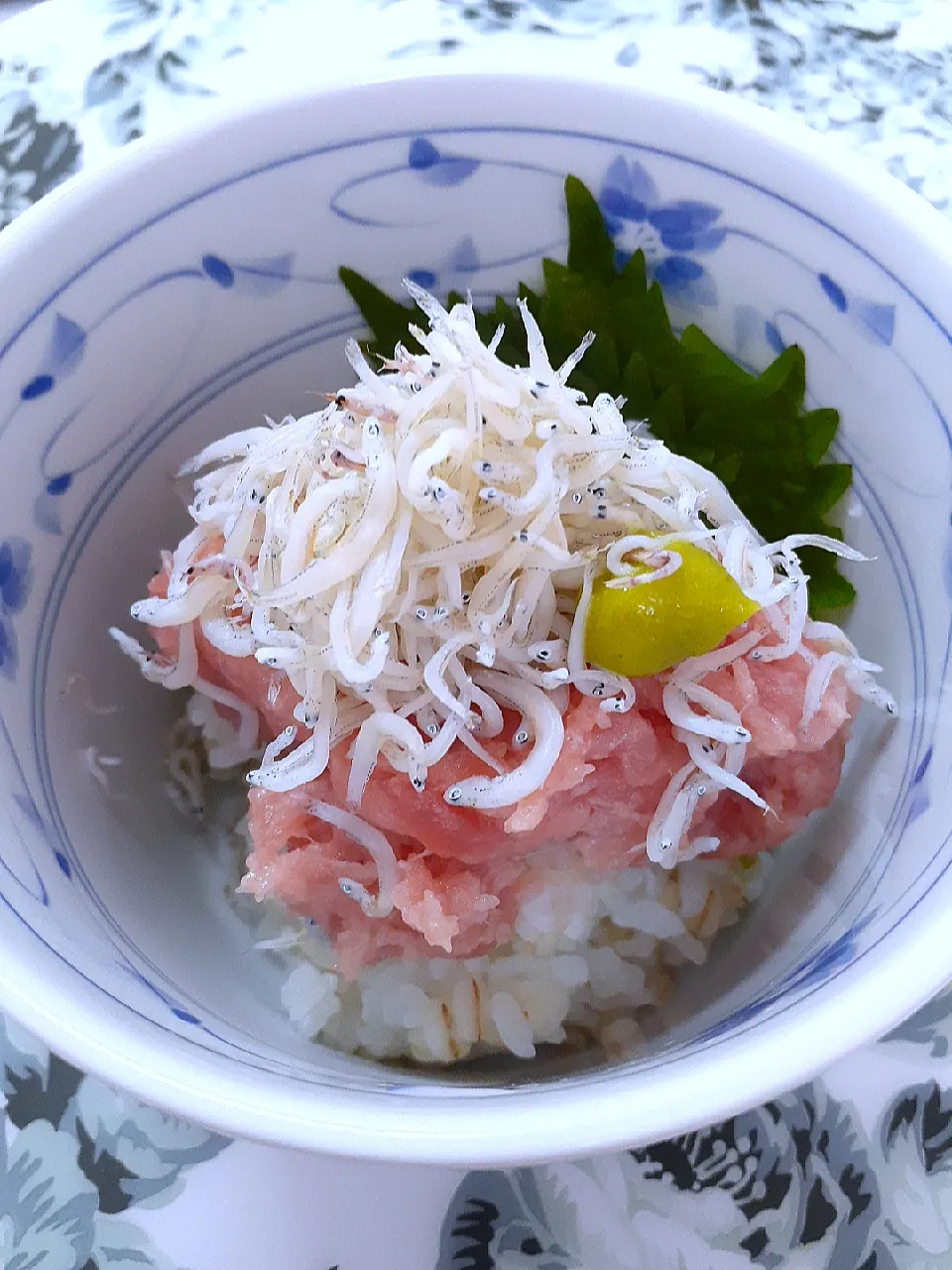 🔷鮪すきみと茅ヶ崎地物しらすの丼🔷|@きなこさん