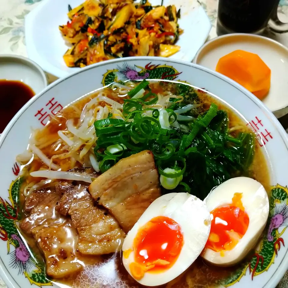 松江ラーメン🍜しじみ醤油味　味玉、チャーシュー乗せ　チヂミ、種無し柿|うたかた。さん