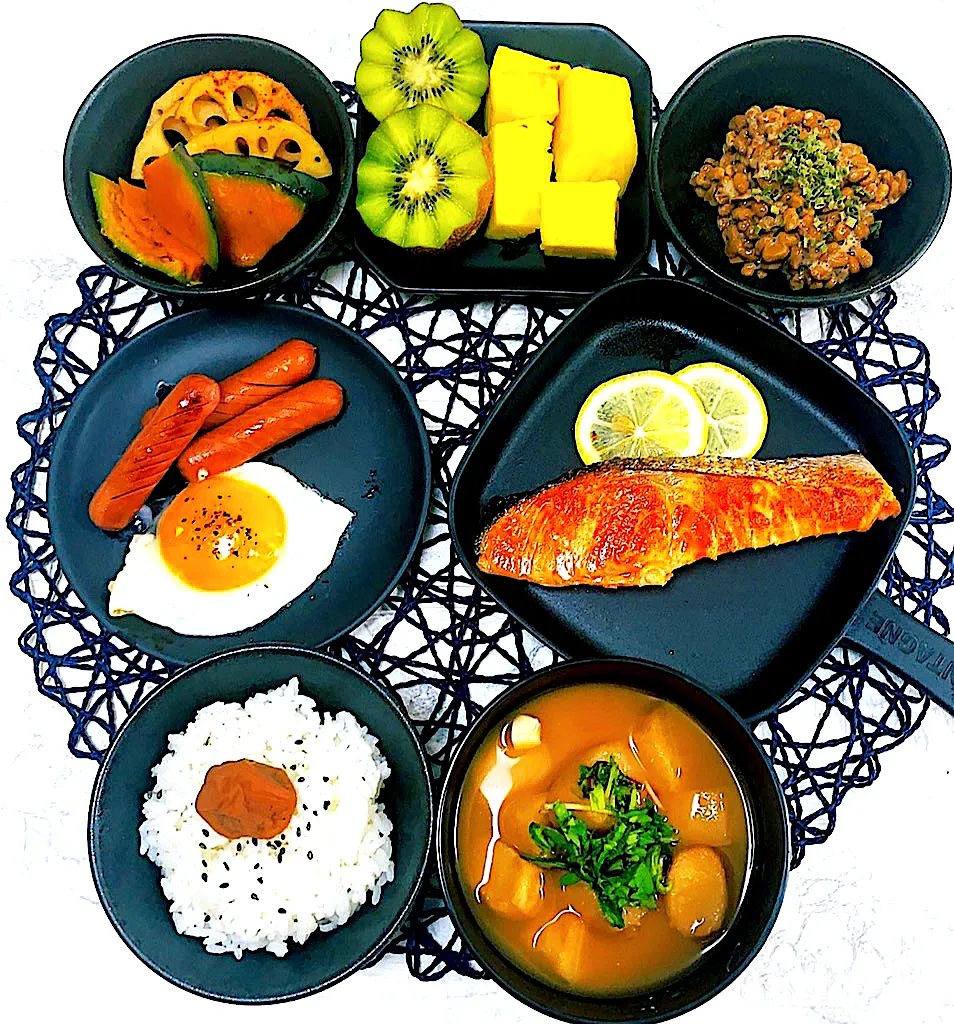 普通の朝ごはん🍚|makigamidesさん