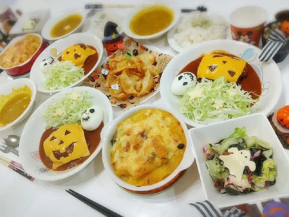 ハロウィンごはん🎃
チーズハンバーグ&サラダ
かぼちゃチキンマカロニグラタン
ポテトチーズ揚げ餃子
タコと海藻サラダ
パンプキンスープ|プリン☆さん