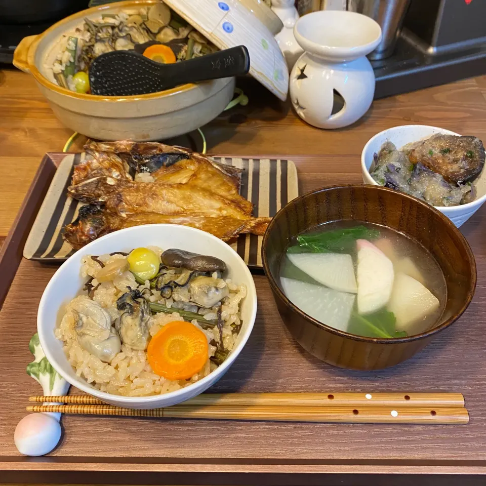 ・土鍋で牡蠣飯・かぶの吸い物・金目鯛の干物・茄子の焼き浸し|まぁちゃんさん