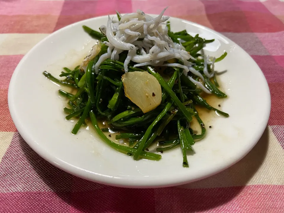 水蓮菜の炒め物|ハルのただ飯さん