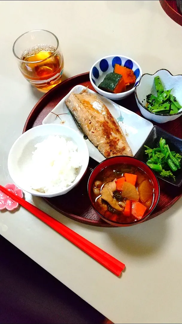 Snapdishの料理写真:塩鯖定食です。
今回は、赤だしの豚汁にしました。|Yoshiko Miyazakiさん