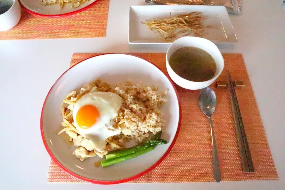 今日の昼食 鶏むね肉のガパオライス、わかめスープ|pinknari🐰🌈さん