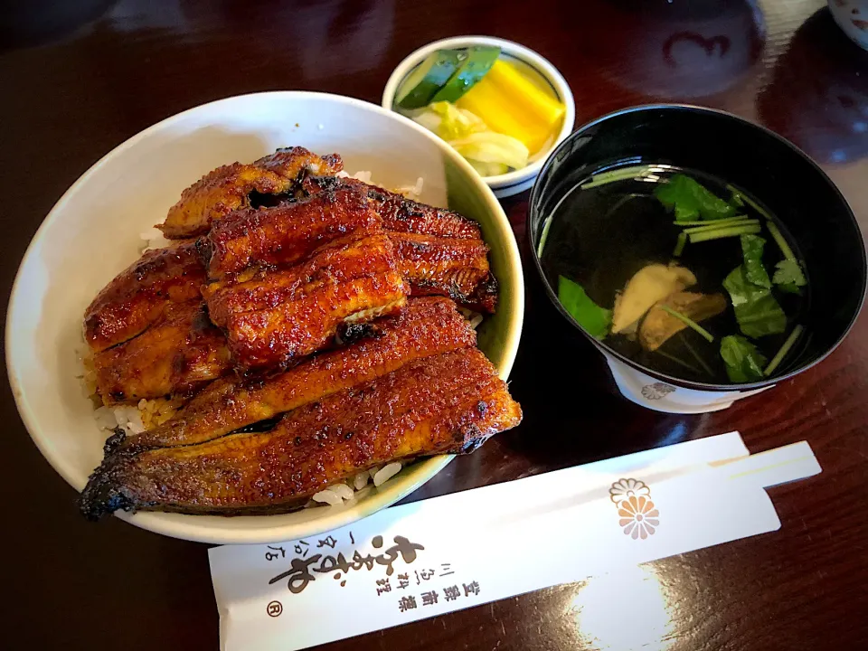 天然鰻の鰻丼。|駄猫食堂さん