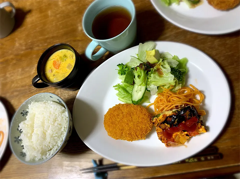 コロッケ・スパニッシュオムレツ・パスタ・サラダ・クラムチャウダー・ご飯|ちびろ菌さん