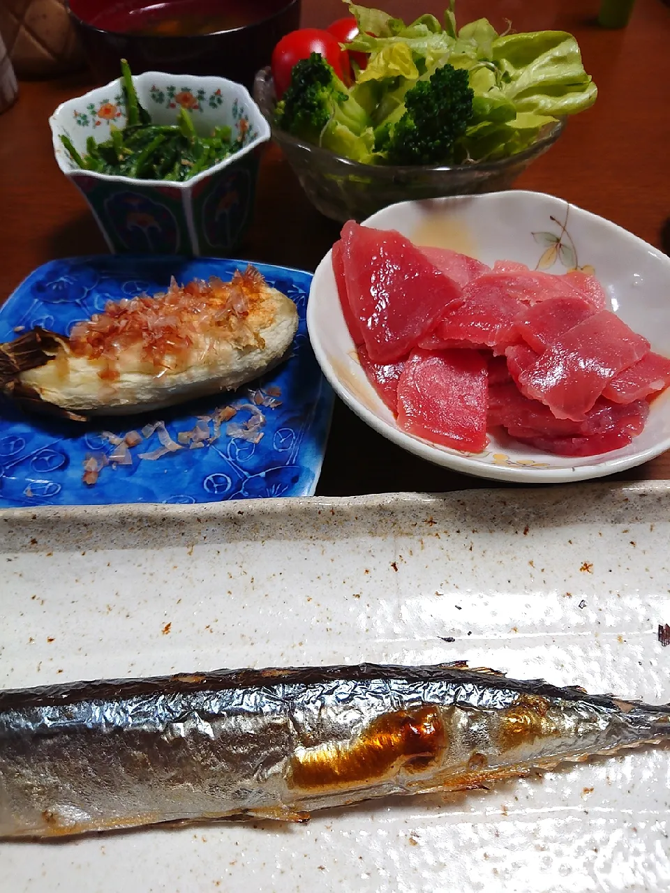 さんま
焼き茄子
マグロ刺し身
ほうれん草胡麻和え
サラダ|ぱやさん