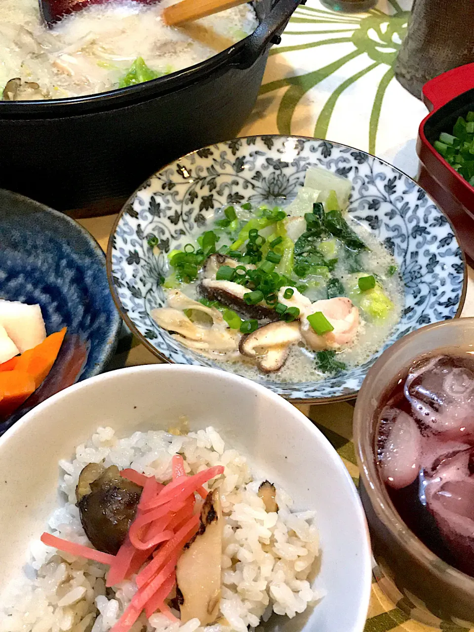 Snapdishの料理写真:鶏と牡蠣の豆乳鍋と松茸と焼き栗ごはん～💕|てるみさん