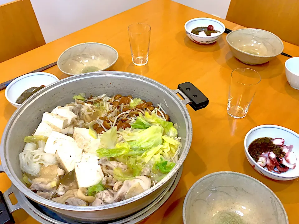 Snapdishの料理写真:キャベツと鶏肉の寄せ鍋🍲今日の夕食20201101|rococoさん