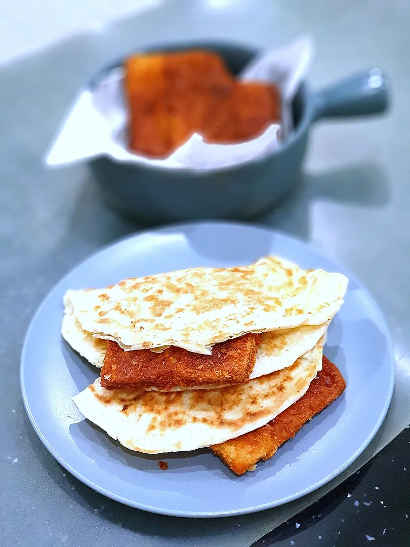 Snapdishの料理写真:Roti Paratha w/ Fish & Chips|envymaqueenさん