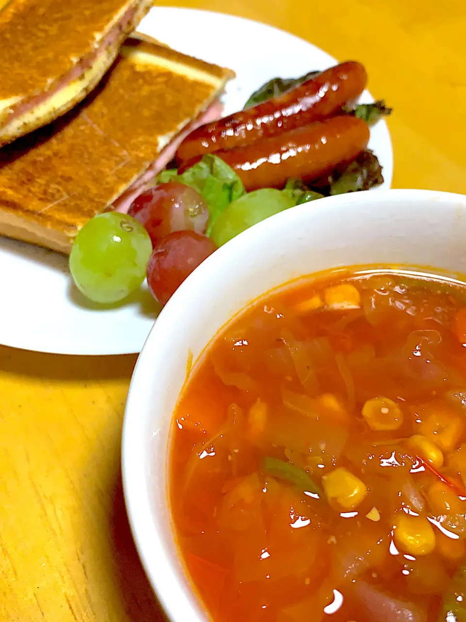 Good morning! Ham and cheese hot sandwich with vegetable tomato soup😊|chafoodisloveさん