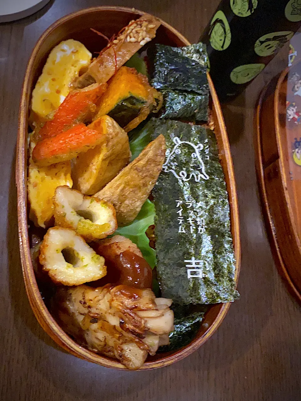 お弁当🍱　海苔弁　鰹ふりかけ　焼き海苔　煮豚　糸唐辛子　白胡麻　かぼちゃの青海苔天ぷら　干し海老の出し巻き卵　カニかまと竹輪の磯辺揚げ　ポテトフライ　バター醤油味　ハンバーグ　デミソース　舞茸ロースト　お吸い物　みかん|ch＊K*∀o(^^*)♪さん