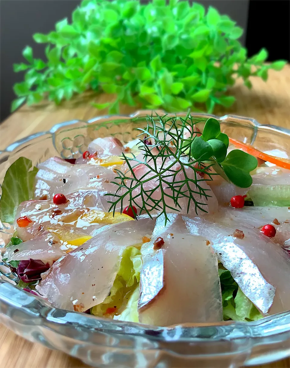 Snapdishの料理写真:釣り魚🐟
シマアジのカルパッチョ🐟|9421beruさん