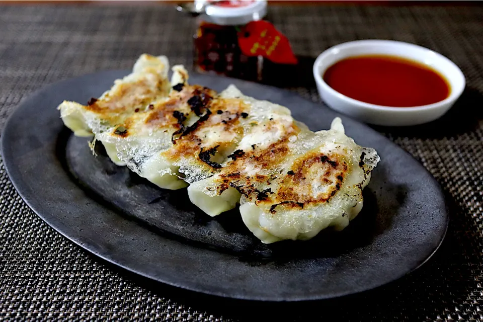 Snapdishの料理写真:ふつうの焼き餃子|かおるさん