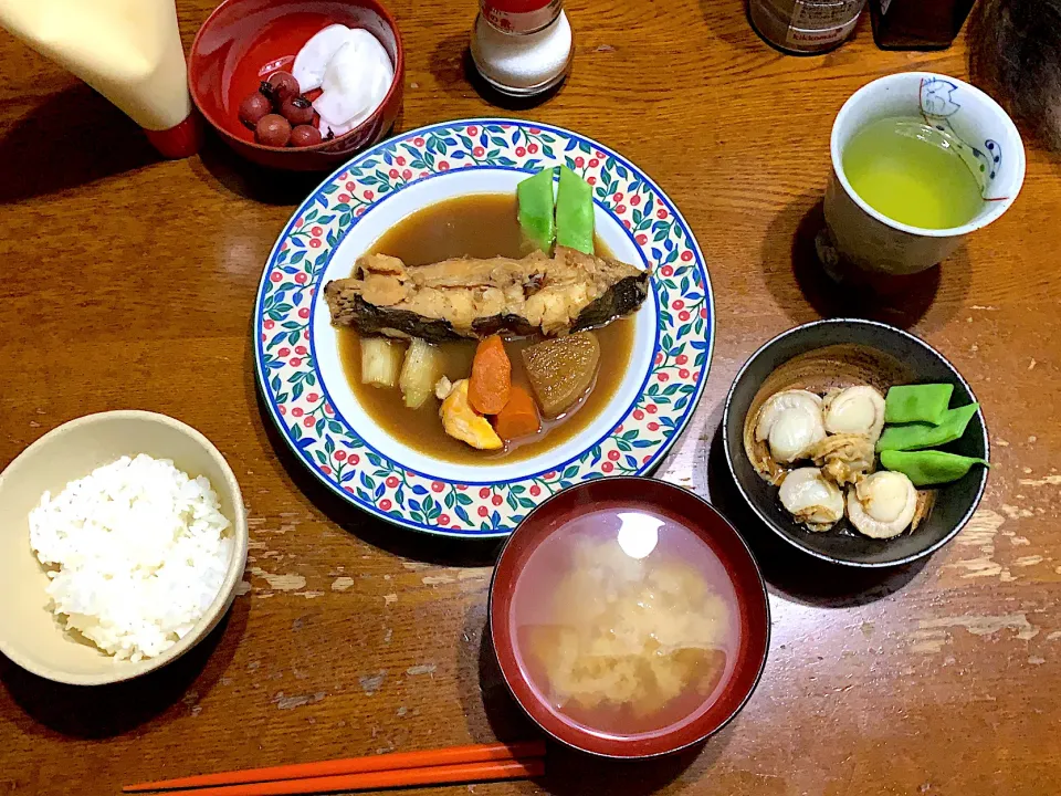 Snapdishの料理写真:鰈の煮付け、帆立のサラダ😊😊😊|大塚麻美さん