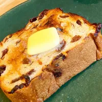 Snapdishの料理写真:葡萄パンをただ焼いただけ🍞|lazy104さん