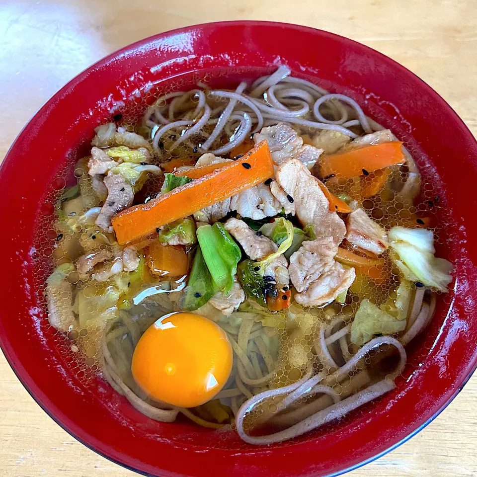 昨晩の肉野菜炒めのせ月見蕎麦|Makokoさん