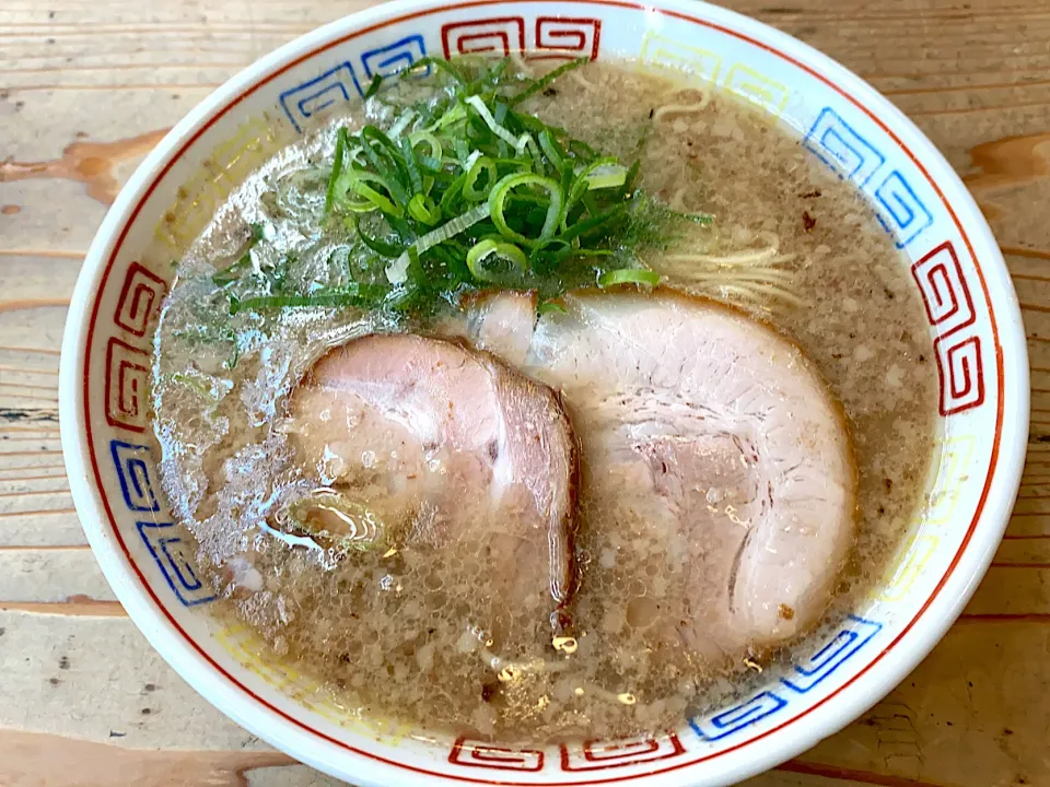 Snapdishの料理写真:豚骨ラーメン|kayさん