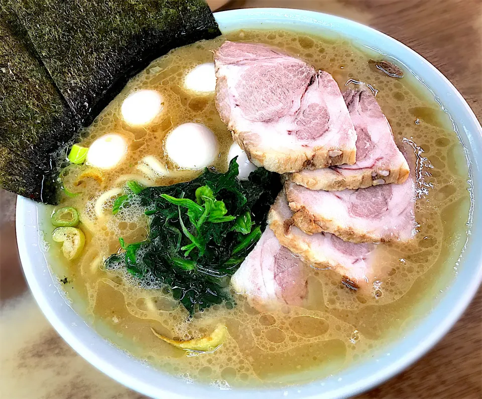 Snapdishの料理写真:チャーシューメン＋ウズラ🍜|toshi,I🍴さん