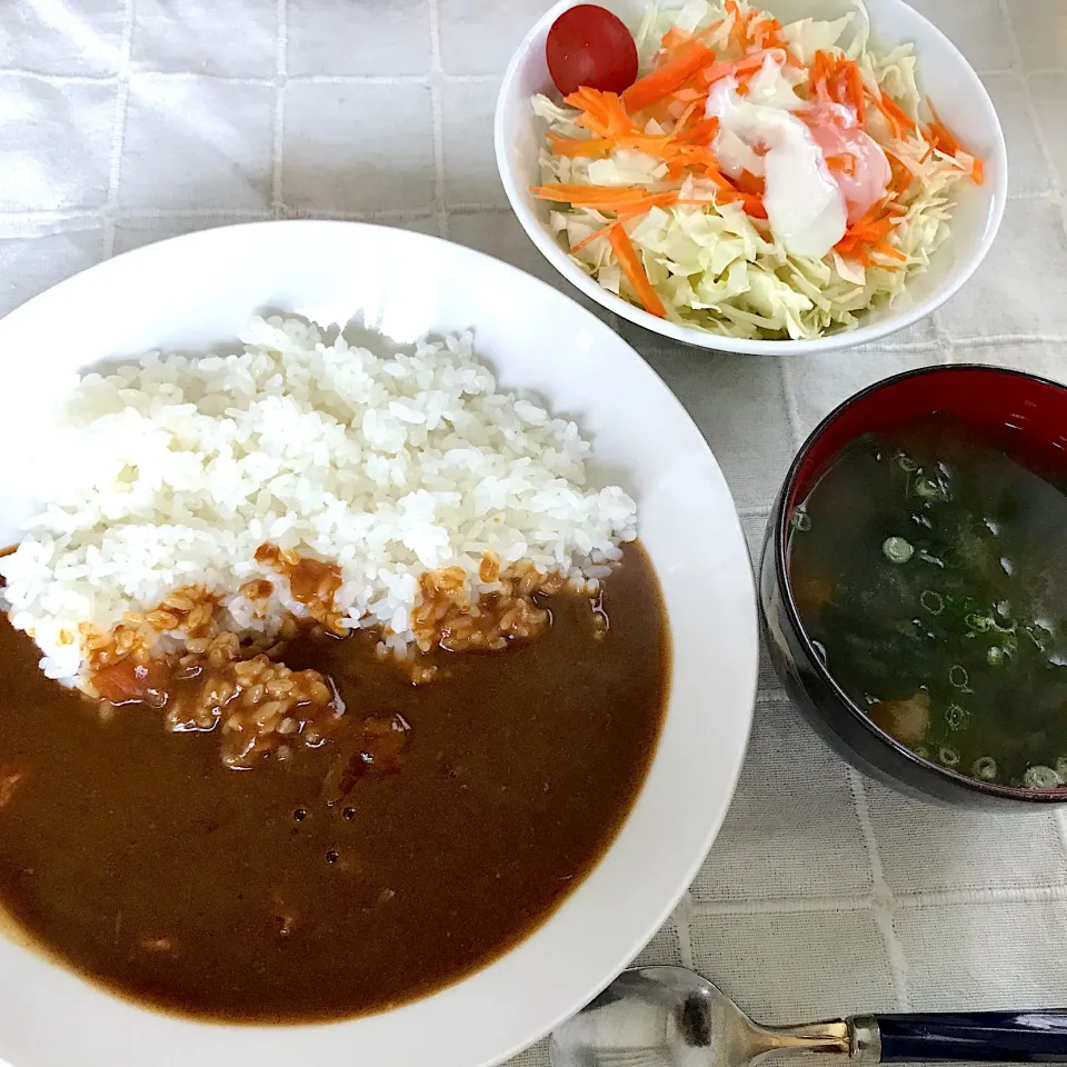 チキンカレー🍛サラダ、わかめの味噌汁|純さん