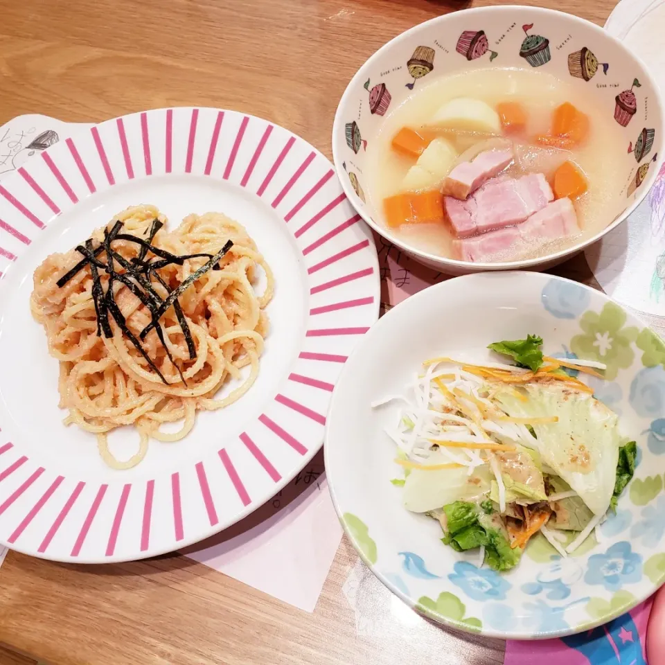 Snapdishの料理写真:たらこスパゲッティ🍝とスープ|kayoko.wさん