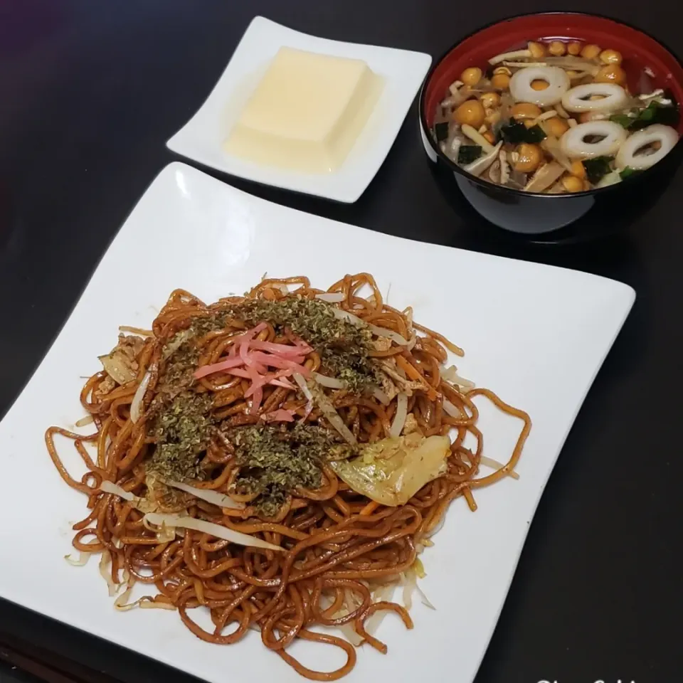 Snapdishの料理写真:太麺ソース焼きそば|Yukiさん