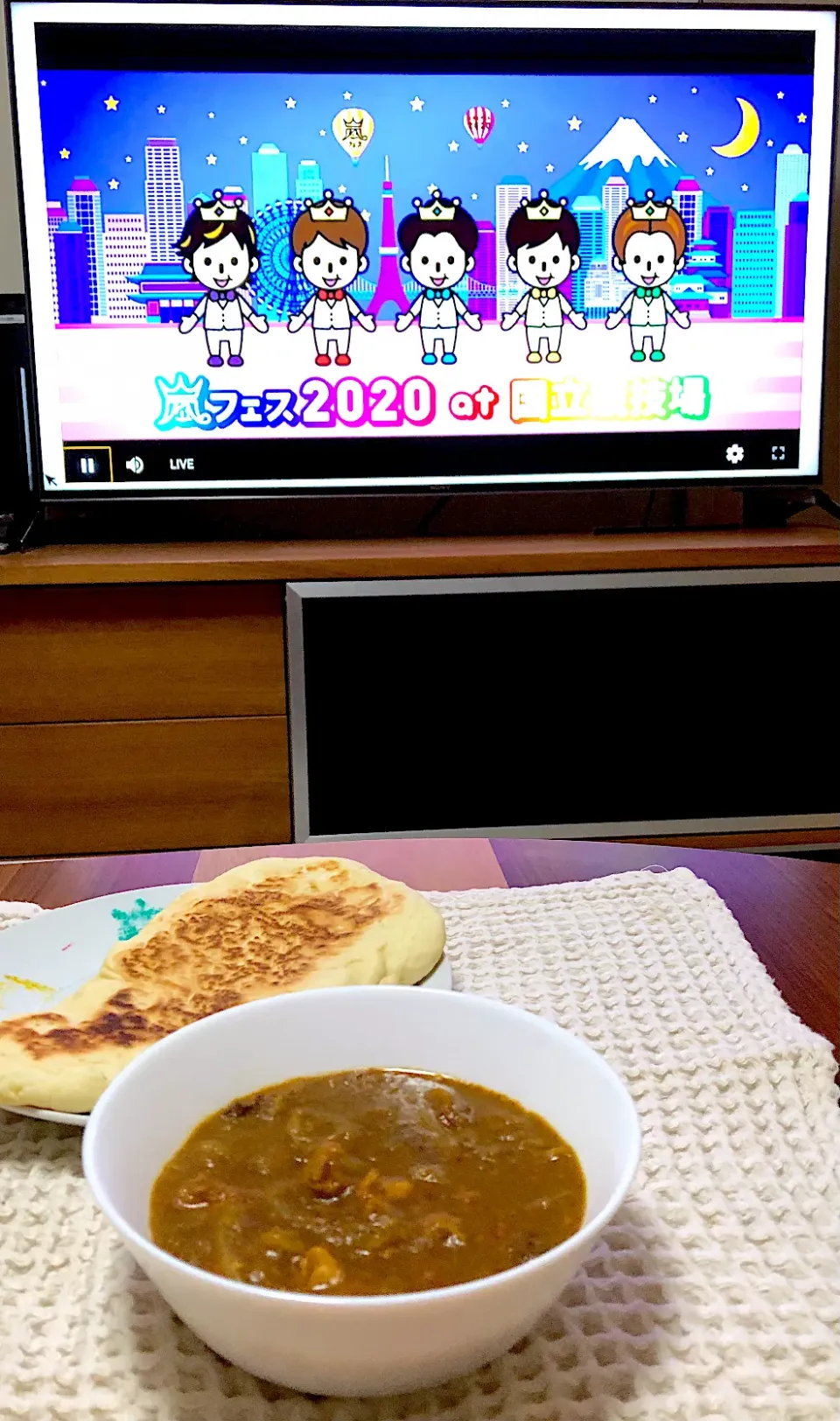 Snapdishの料理写真:智のスパイシーチキンカレー＆ナン|marichさん