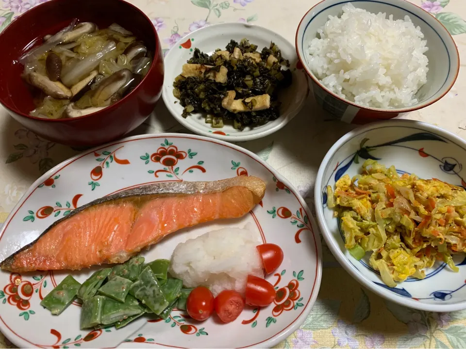 朝ごはん、塩鮭、大根菜、キャベツ玉子焼き|Isimura Hidekiさん