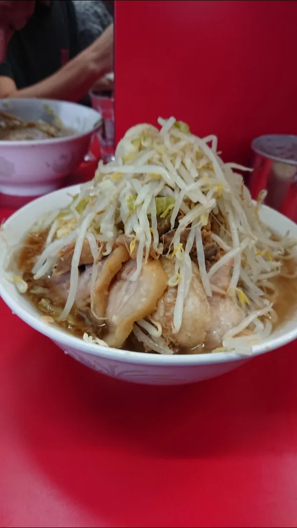 東京都港区三田「ラーメン二郎三田本店」のブタ入りラーメンニンニク増し|たかしさん