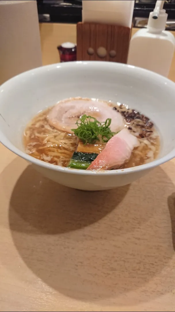 東京都千代田区神田和泉町「もてなし くろ喜」の醤油そば|たかしさん