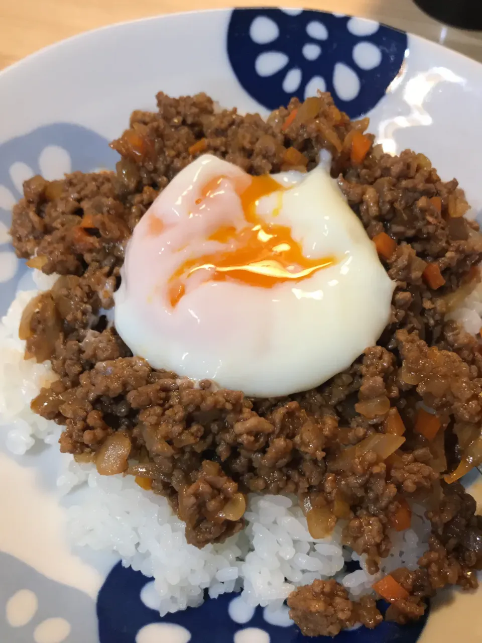 成形しないハンバーグのっけ丼|かおたまさん