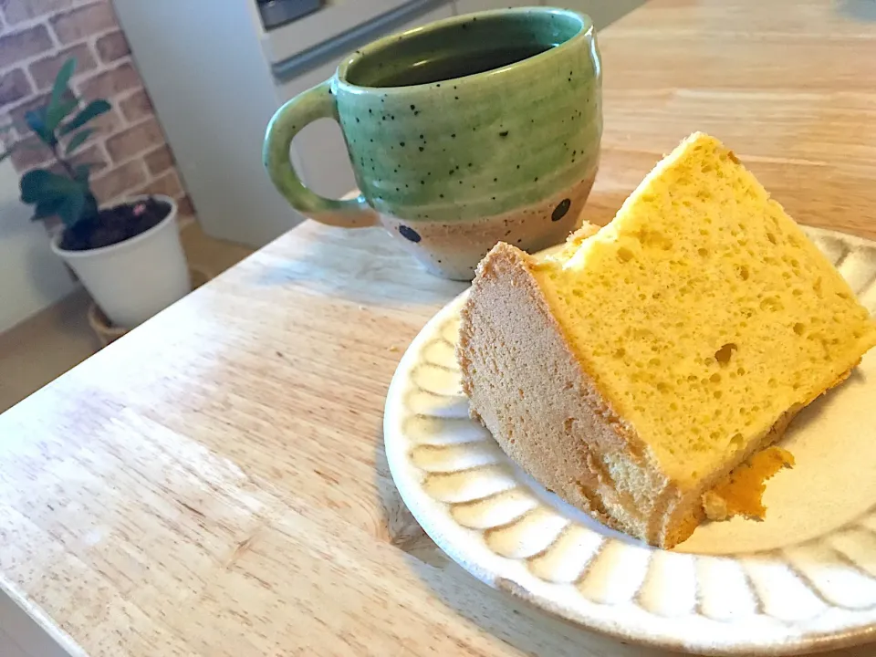 シフォンケーキと温め茶(乾姜、桂皮、紅茶)|さくたえさん