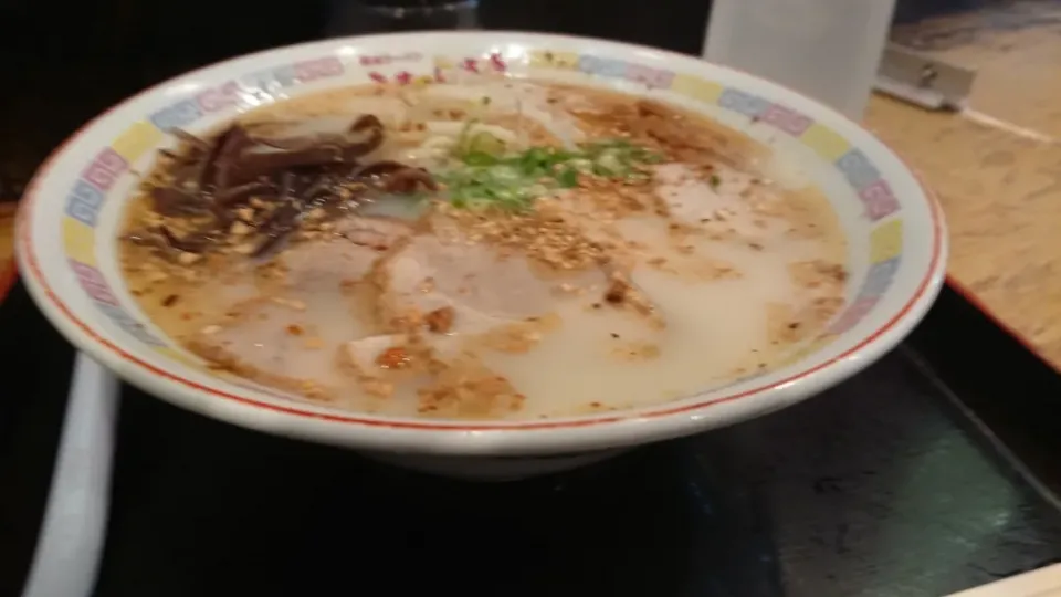 神奈川県横浜市港北区新横浜「新横浜ラーメン博物館内」熊本ラーメンこむらさきの王道ラーメン|たかしさん