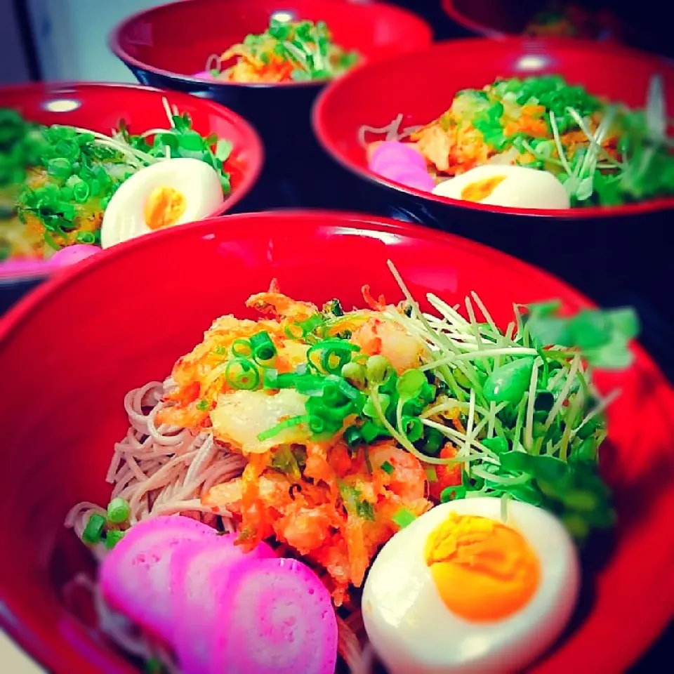 Snapdishの料理写真:芝海老と野菜のかき揚げの
           温ったか蕎麦～♪♪

  (お汁はまだはってません♪♪笑)|砂糖味屋キッチンさん