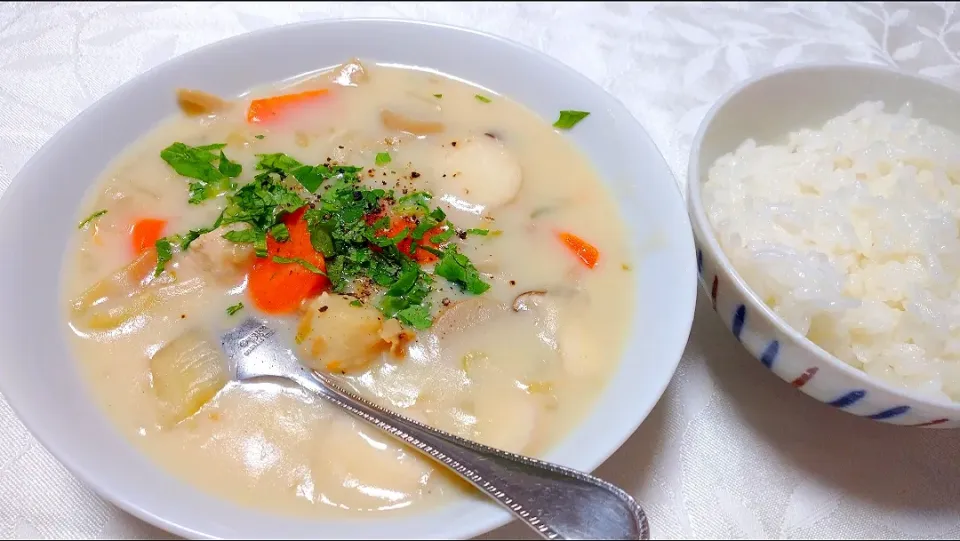 11/4の夕食🌃🍴
ベビーホタテと鶏肉のシチュー|卯月さん