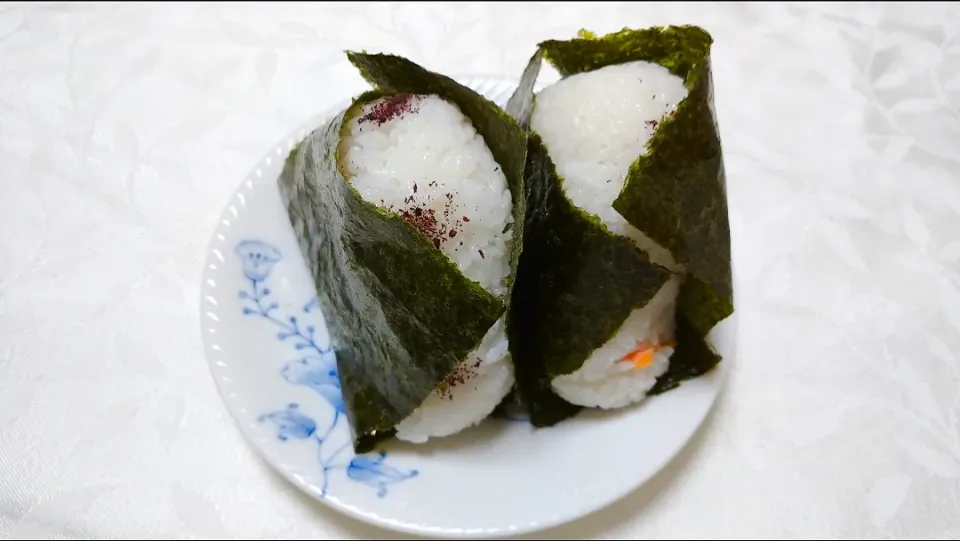 11/3の夜勤弁当
塩鮭のおにぎり|卯月さん